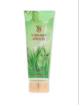Лосьйон для тіла Victoria's Secret - Vibrant Breeze Тип аромату: солодкий-квітковий. Нотки аромату: солоний пісок, шкаралупа кокосового горіха, сандалове дерево. 0599 фото
